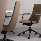 Fjell stoler i et møterom hos Fora Form
