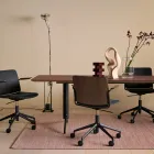 Atrium Focus konferansestoler sammen med Kvart bord fra Fora Form