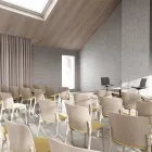 Atrium Wood stoler i hvitvasket eik i et allrom fra Fora Form