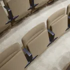 Arena auditorium stol er smal og tar liten plass Fora Form