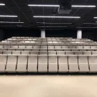 Auditorium hos Powerhouse Brattørkaia med Audio stol høy rygg og lite avlastningsbord Foto Jan Tore Herfjord