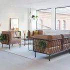 Kove modulsofa Root bord og City stol i Fora Form sitt showrom i Oslo