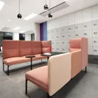 Senso sofa i flere farger sammen med S bord Fora Form