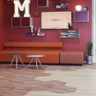 Up sofa og Cup bord i Mediateket Fora Form