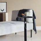L bord med støpsel og Kove daybed sofa Fora Form