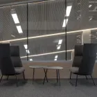 Tind sofa med høy rygg lager en skjermet sittegruppe Fora Form
