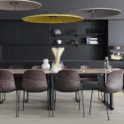 Roma bord med con stoler i en kantine hos Fora Form