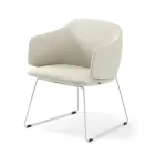 Dwell sled stol i offwhite tekstil og hvit understell fra Fora Form