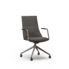 Fjell 4er kryss med hjul og medium rygg armlen Konferansestol Fora Form